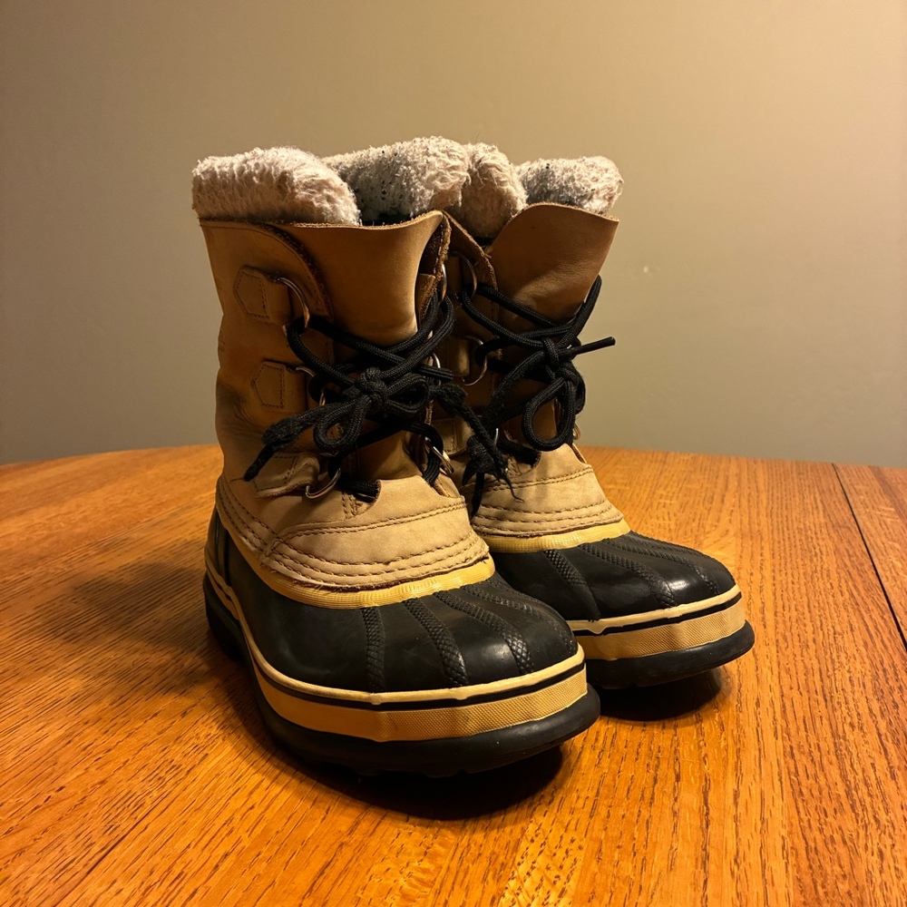 Sorel‎ Caribou Kids Youth Winter Snow Boots Size 3 Tan Black Waterproof Leather